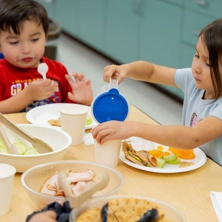 children eating lunch and pouring water